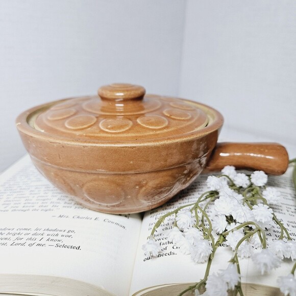 Vintage USA Stoneware Lidded  Pottery Soup Chili Bean Crock Terracotta Medallion - Picture 3 of 11